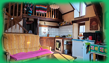 tenthuisje binnen met keuken